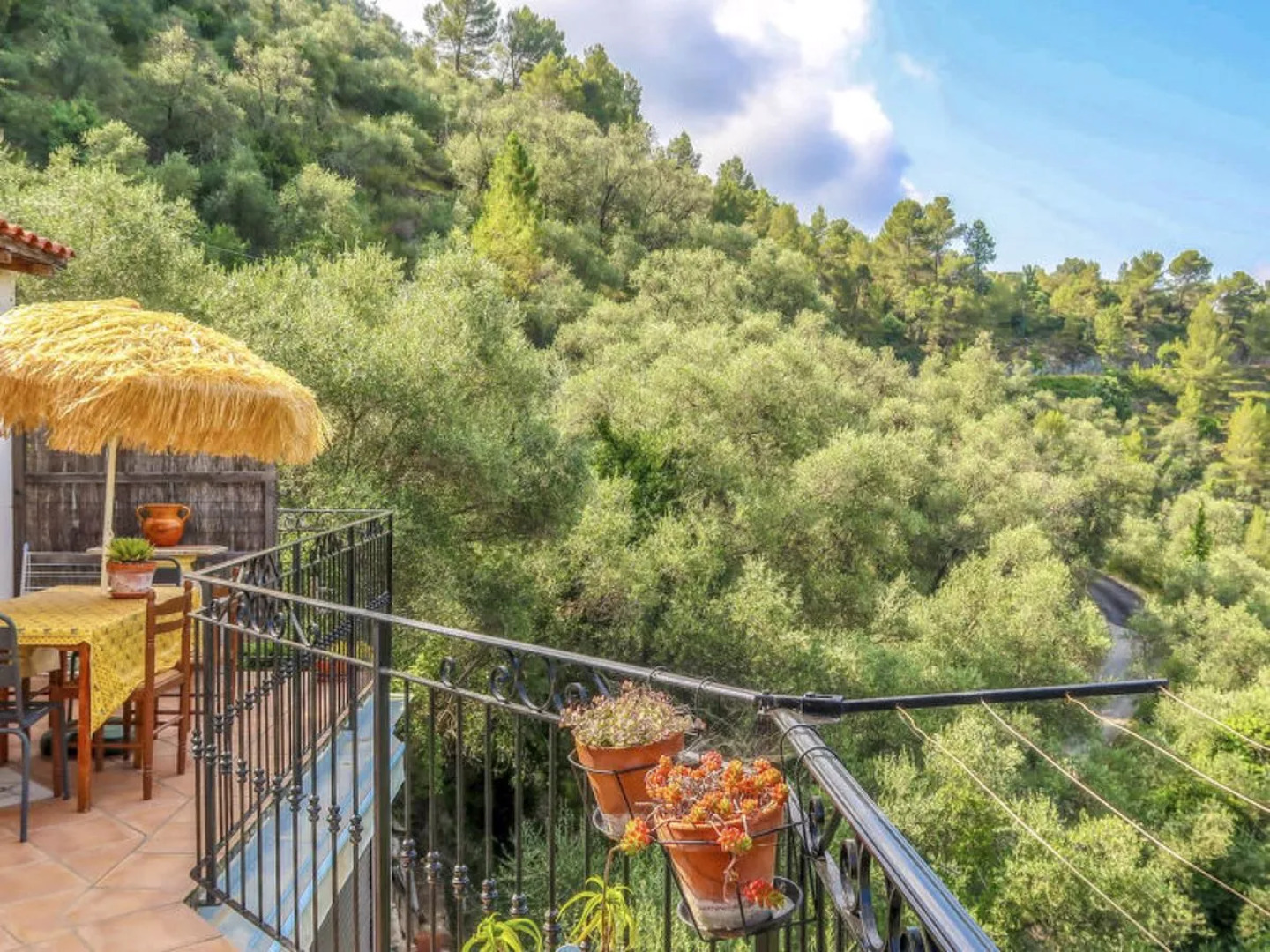 House Claudio Collabassa