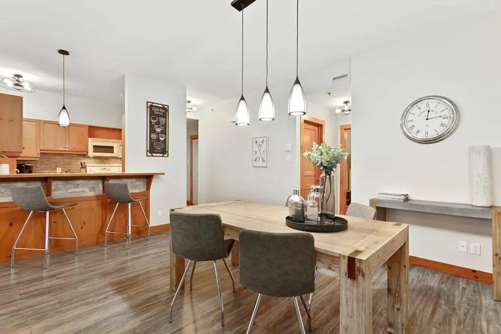 Les Eaux 225-1 by Escapades Tremblant