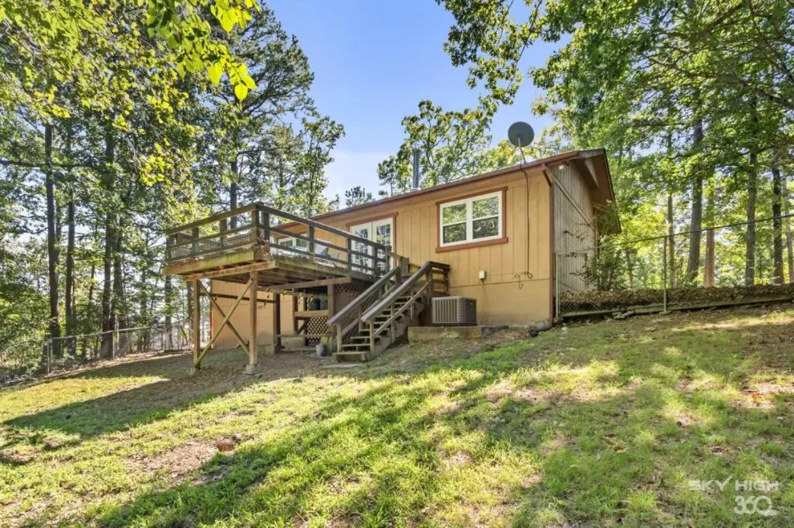 Wooded, Quiet Cottage, Very close to the Back 40