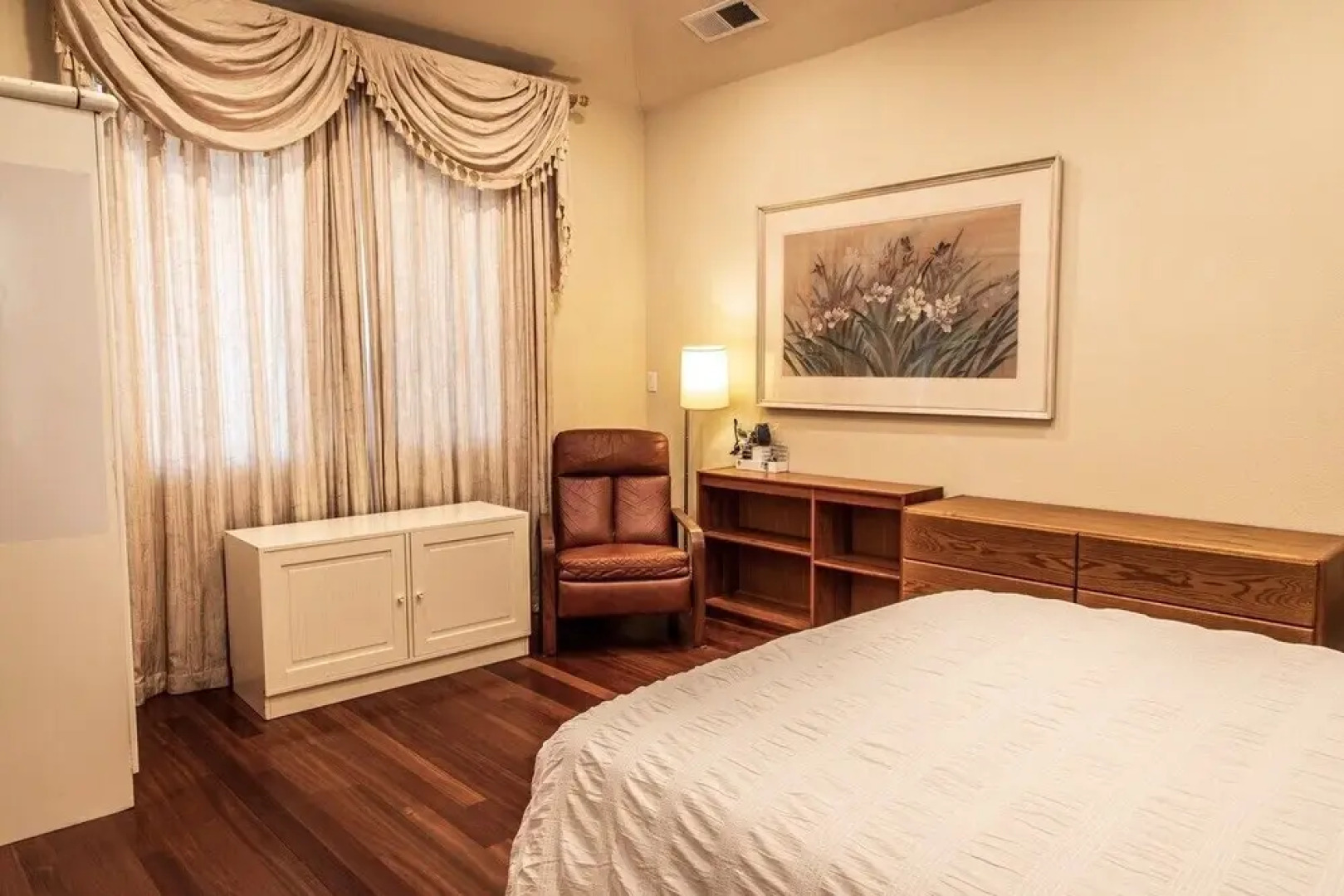 Elegant 1-bedroom Suite in Cupertino