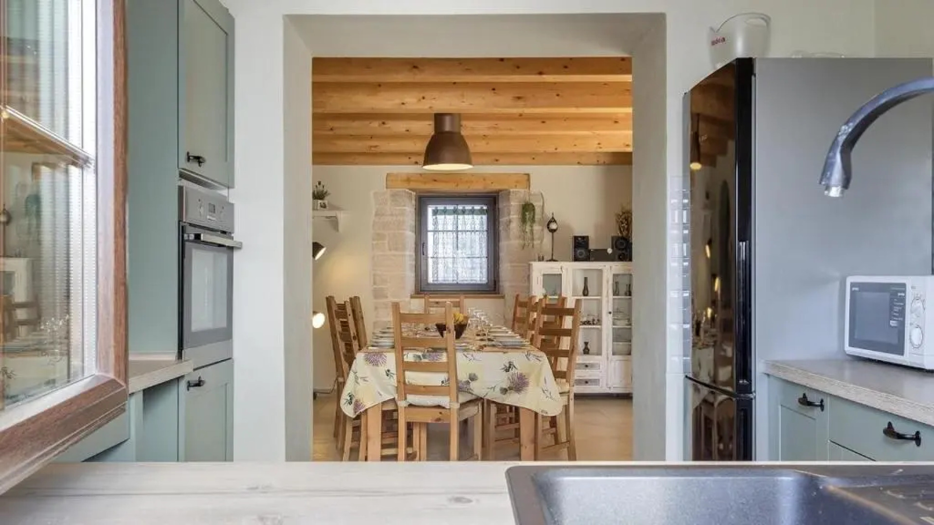 Ive in Orbanići with 5 bedrooms and 2 bathrooms