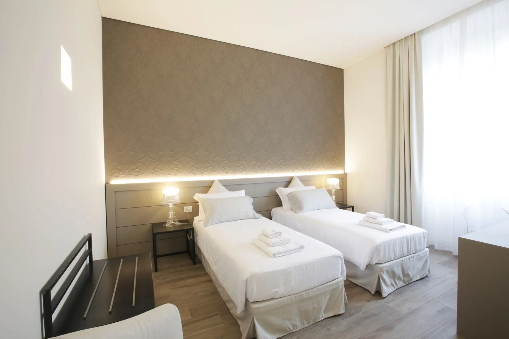 Villa Liberty - Lake Como Rooms & SPA