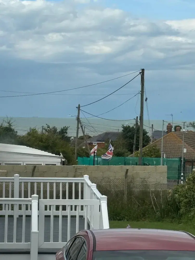 3-bed Carvan, Sleeps 6, Pets & Parking