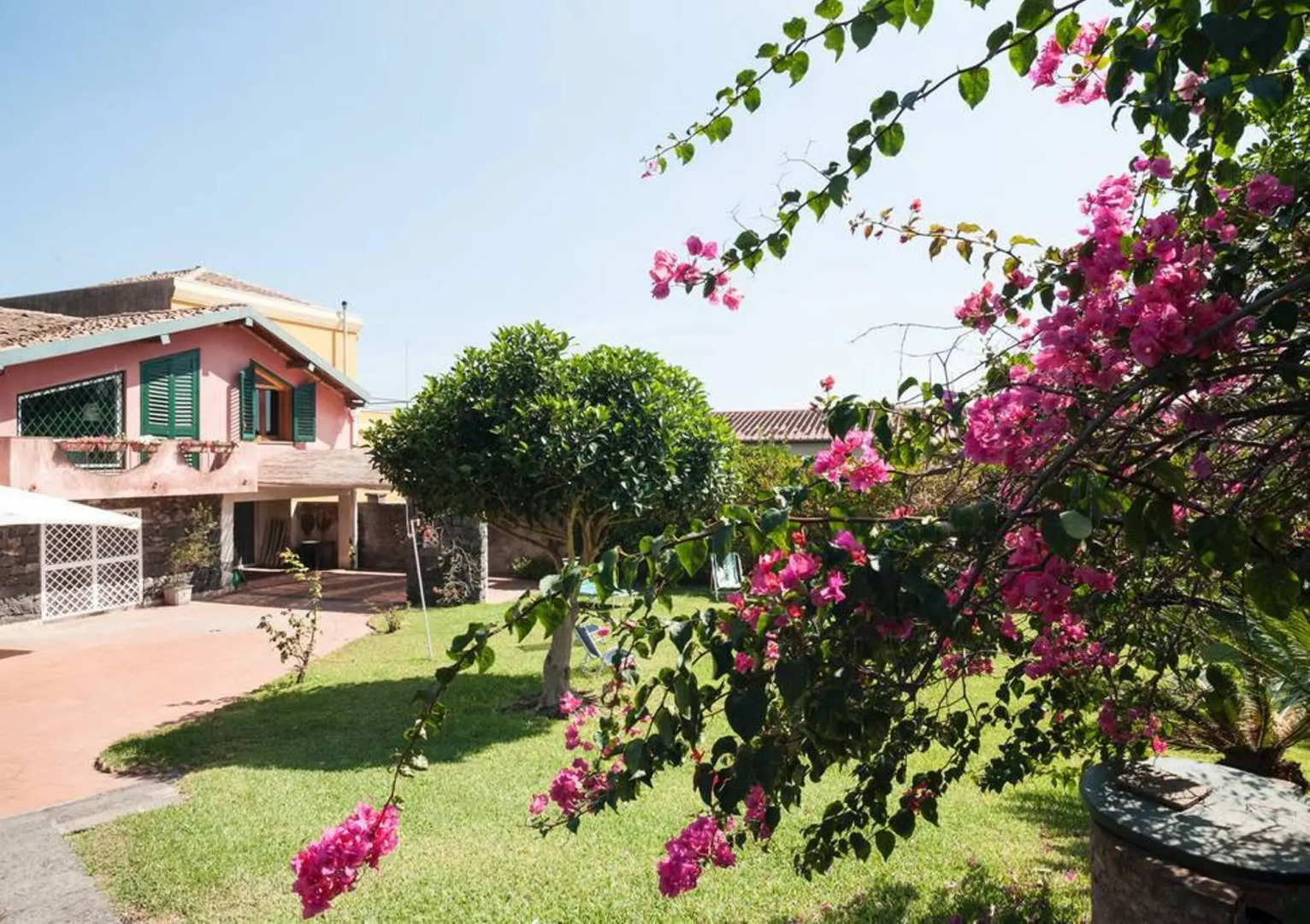 Acireale B&B Double AC bedroom in villa with g
