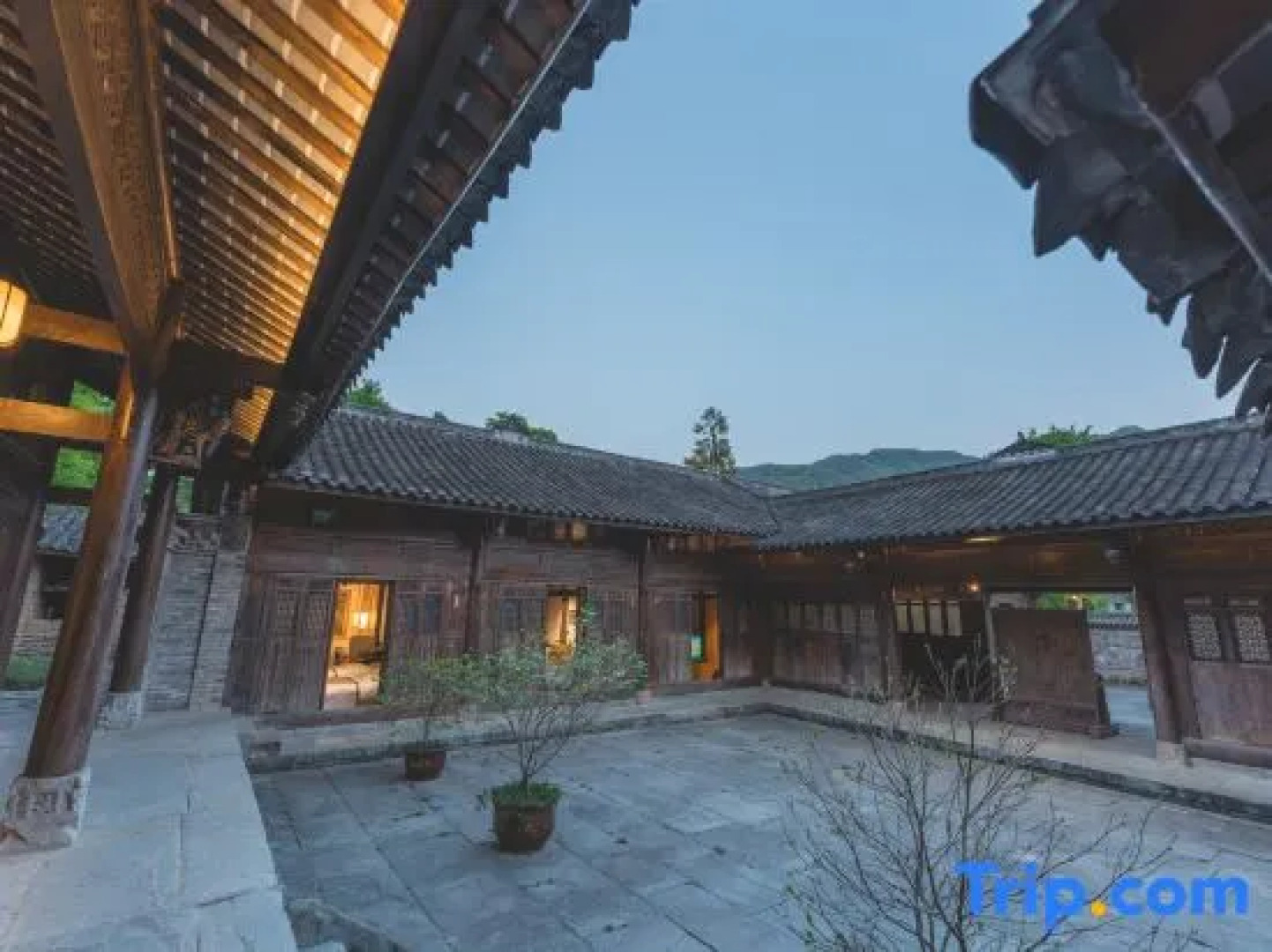 Qujia Courtyard Guesthouse