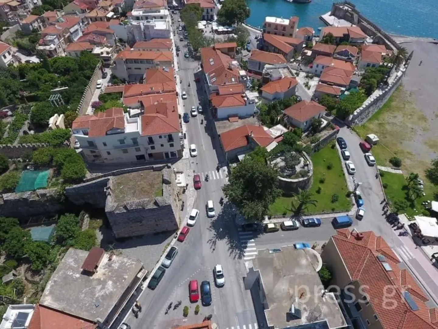 Naupactus unique harbor apartment in a stone house!
