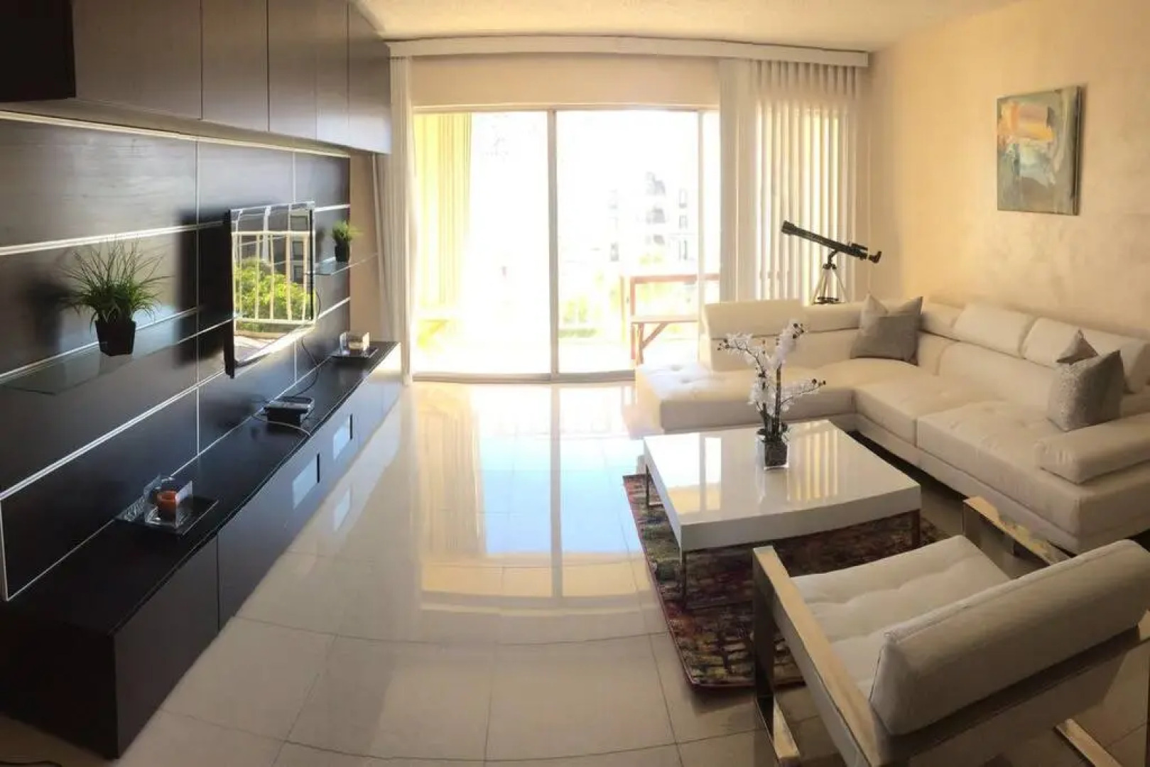 Awesome 2BR 2 BATH 1 Block to beach