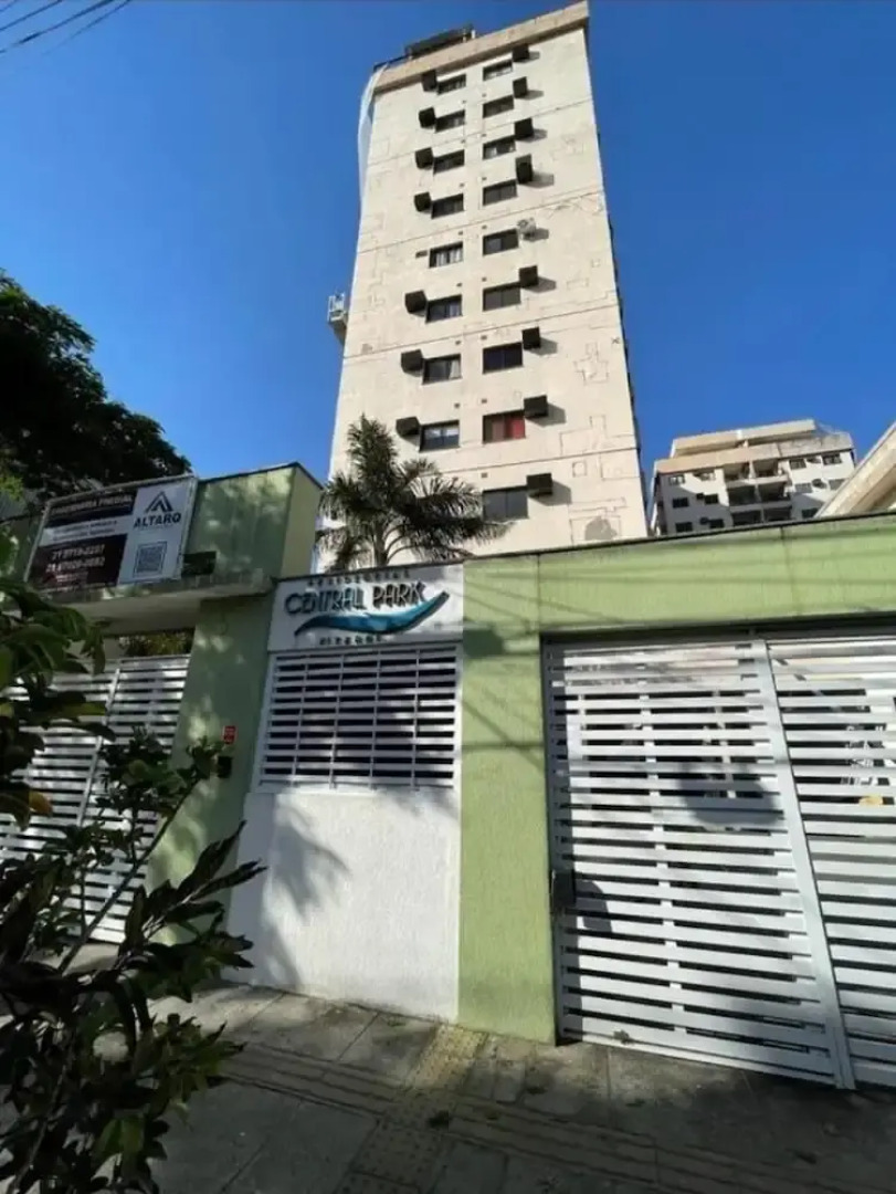 Ap em Niterói com Varanda e Garagem