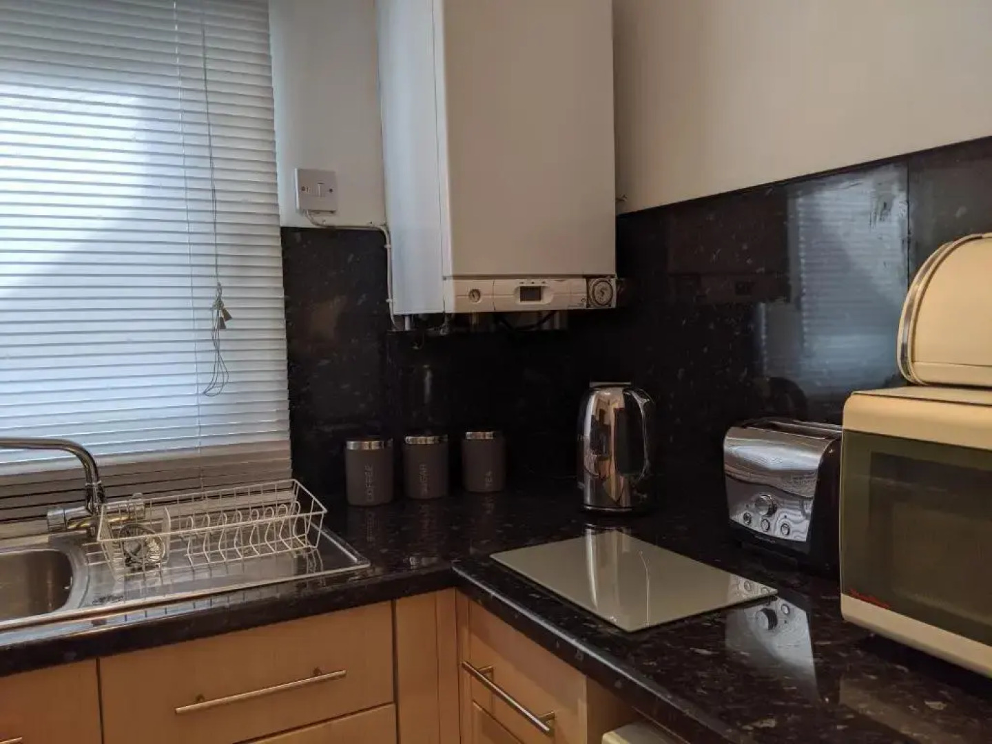 Old Garage Lodge - Spacious Bungalow close to Deal Beach !