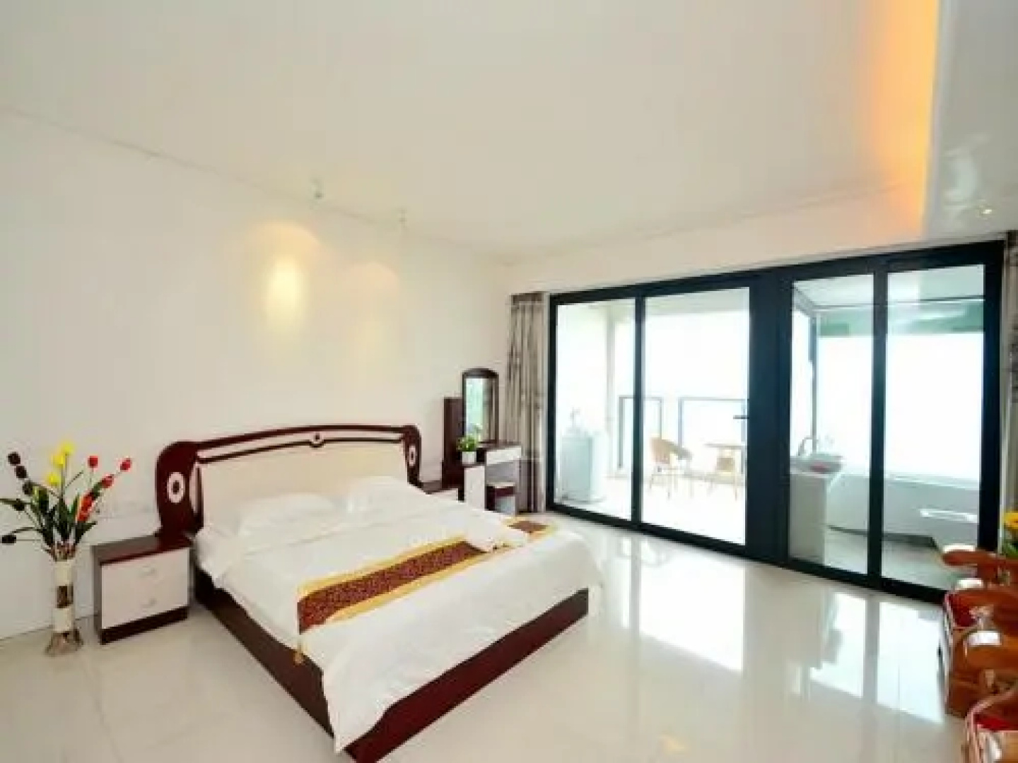 North Bay No.1 Ocean View Apartment Hotel