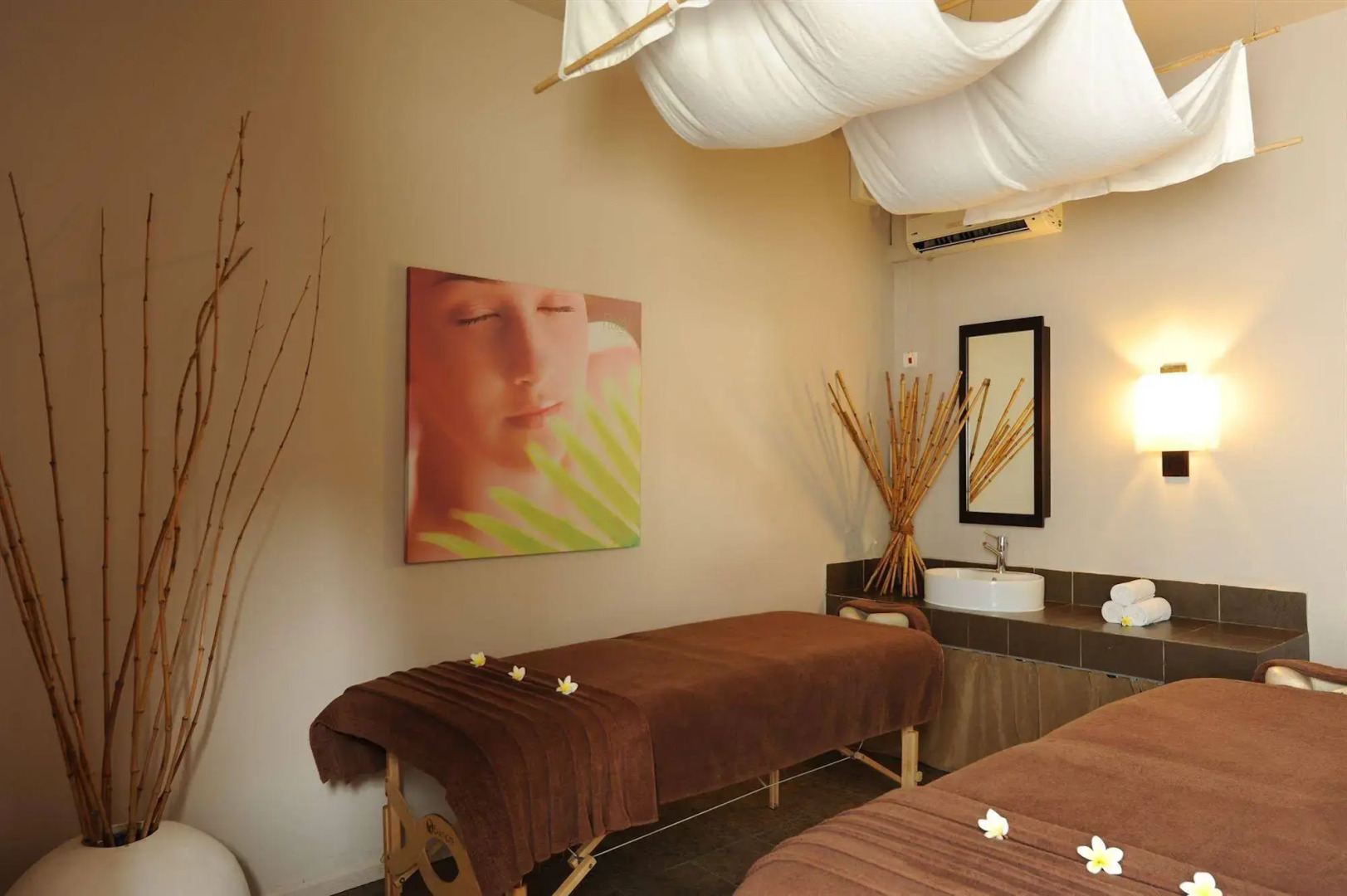 Lagoon Attitude - Adults Only