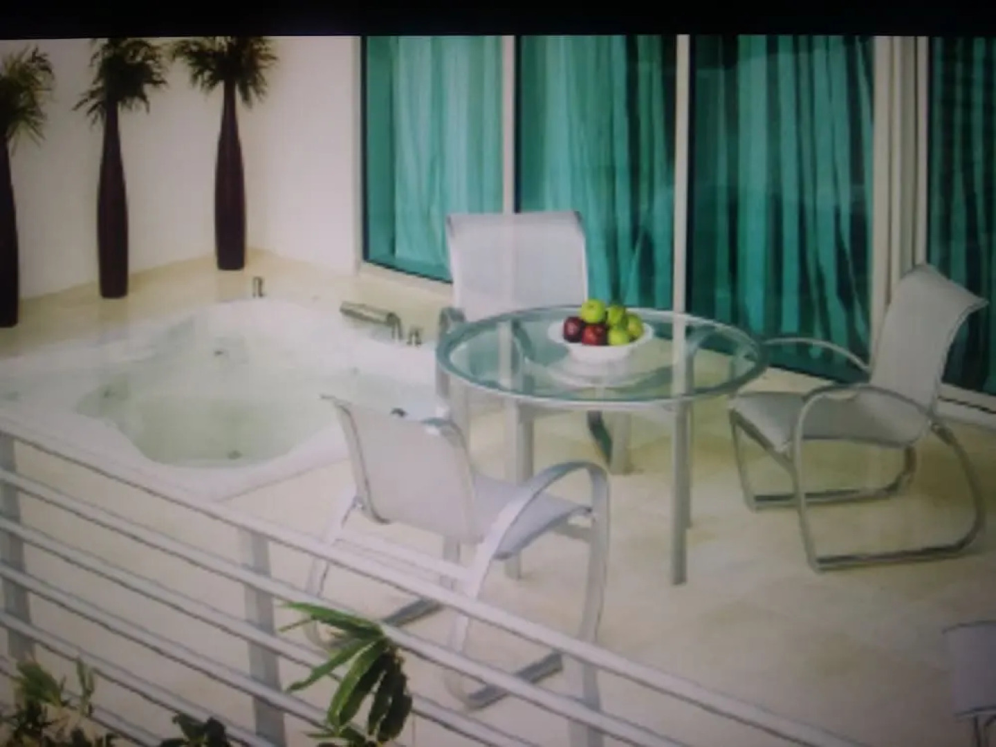 SoBe Ocean Drive Suites