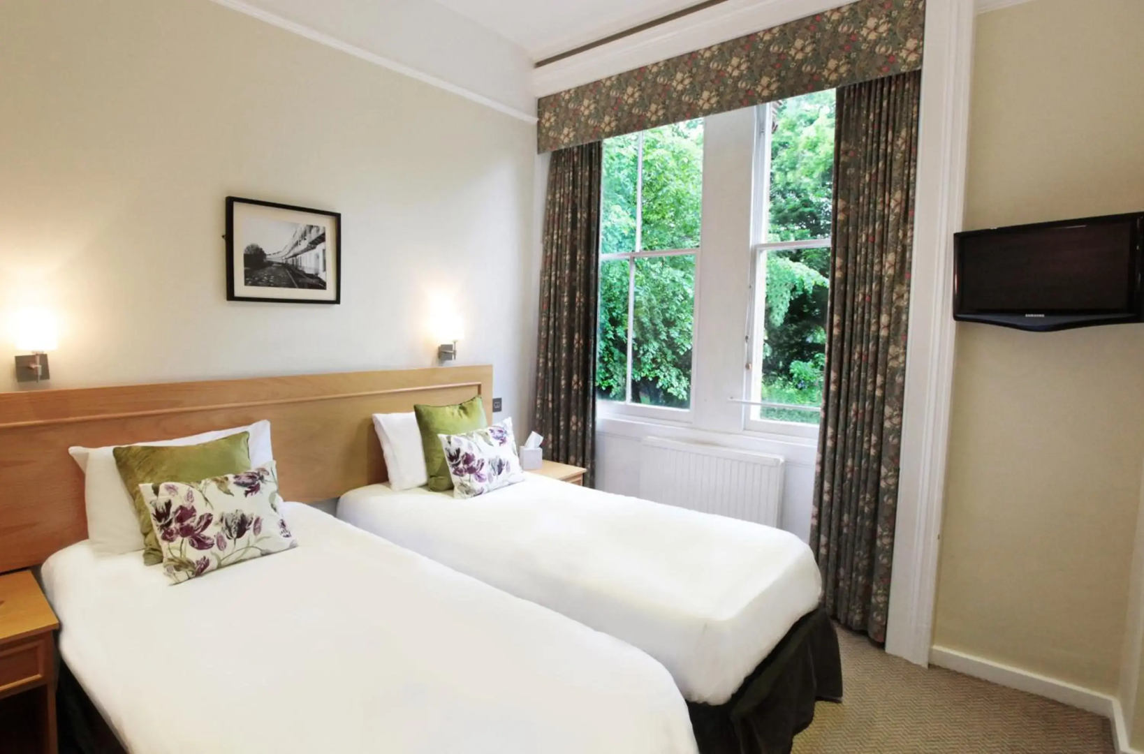 Victoria Square Hotel
