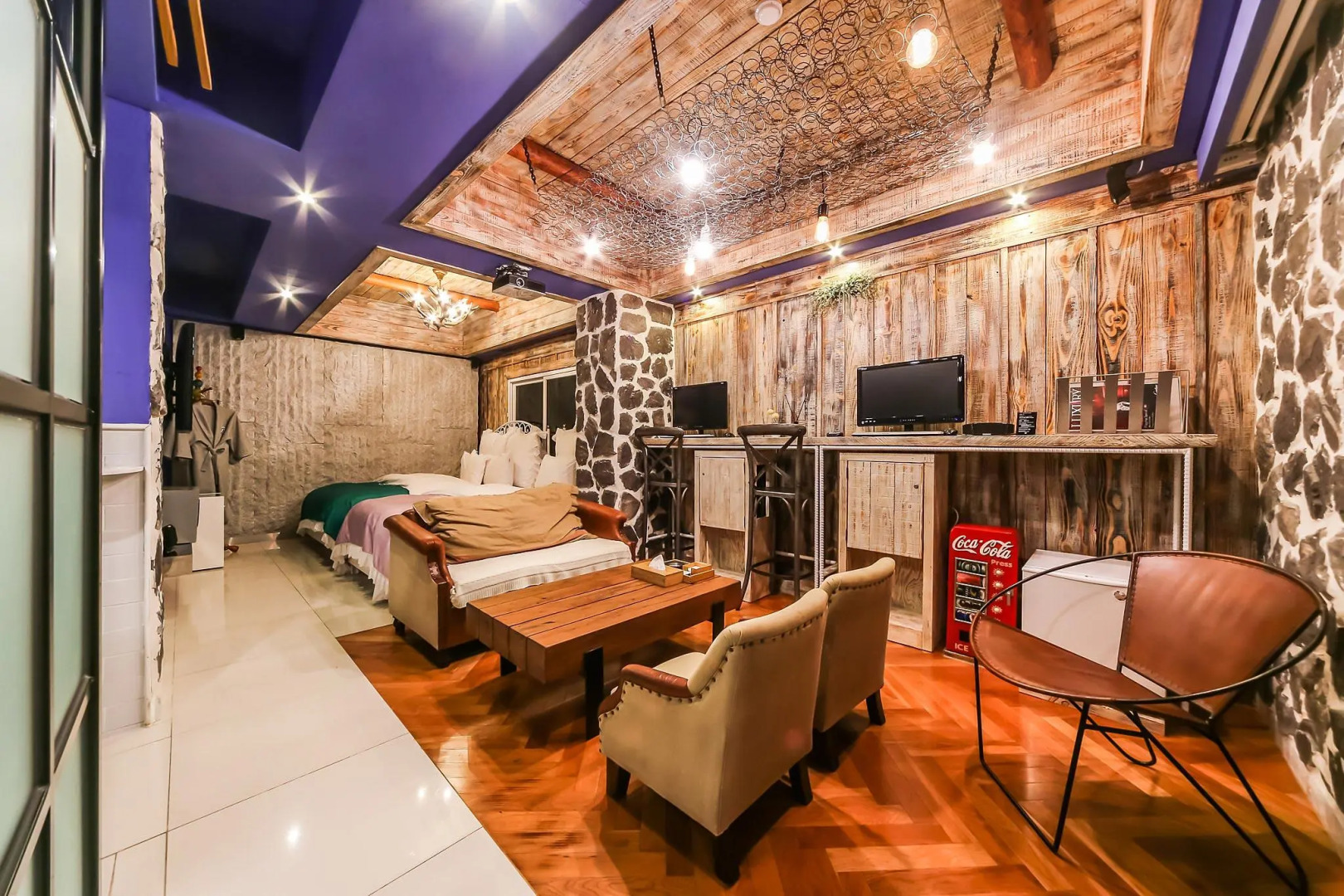 Hotel February Suseong