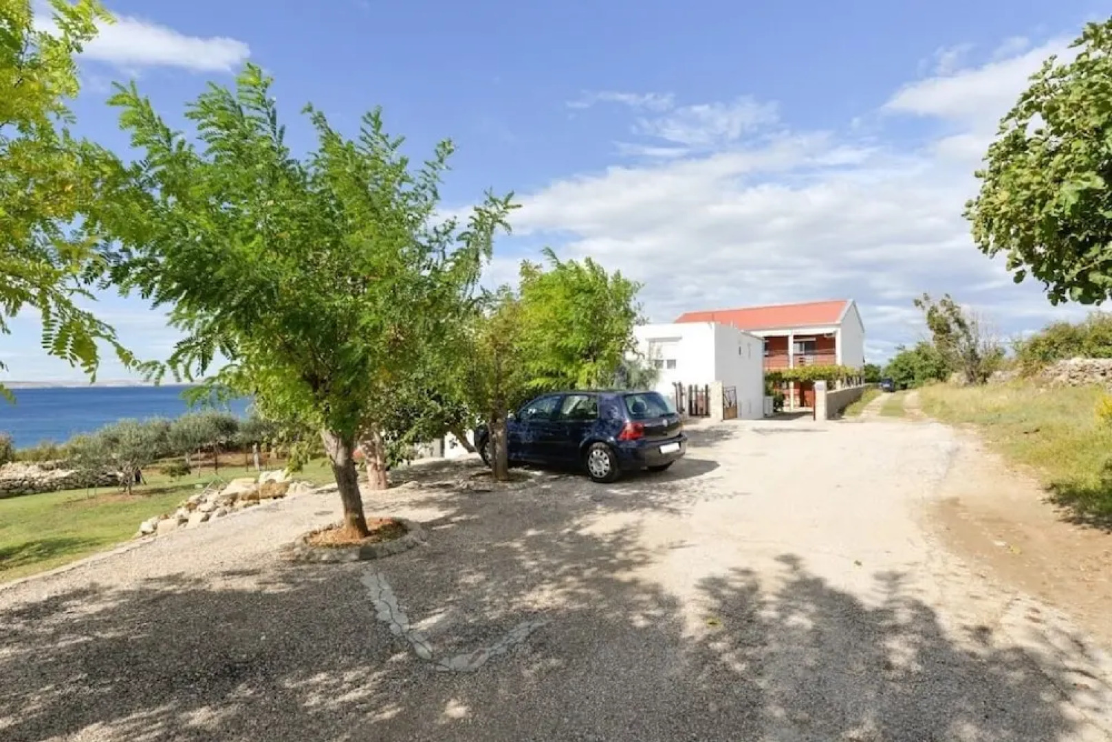 Edi - Amazing Location by the sea - A4