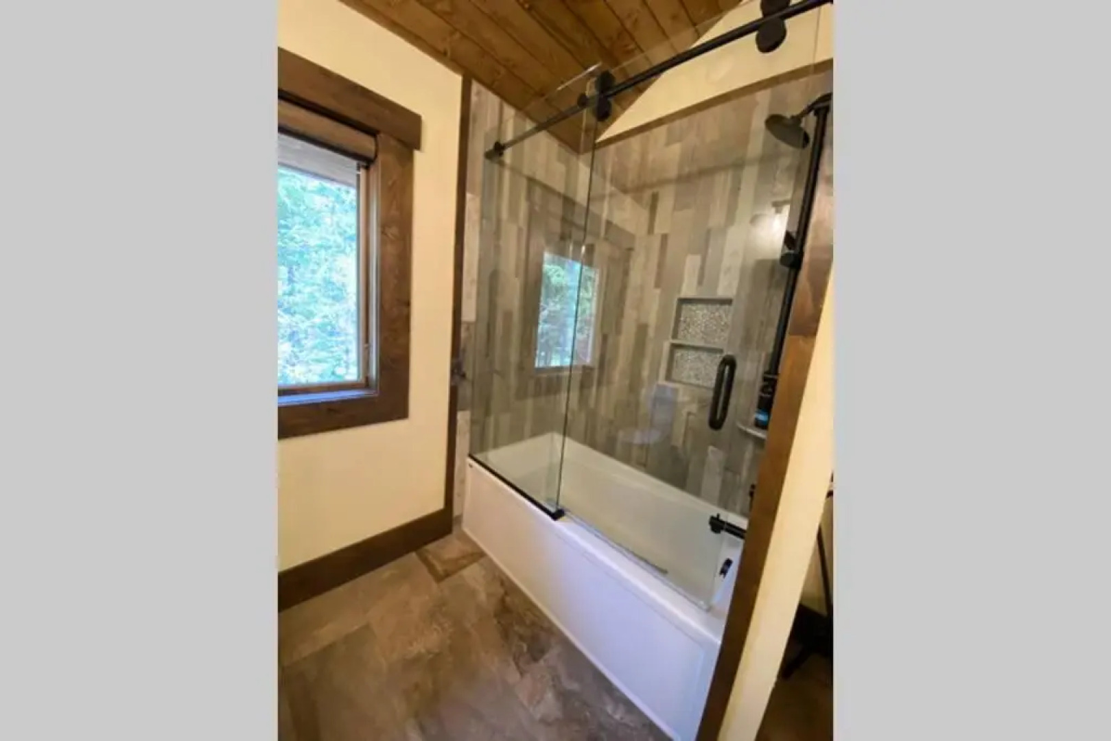 Yellowstone Crossing Lodge