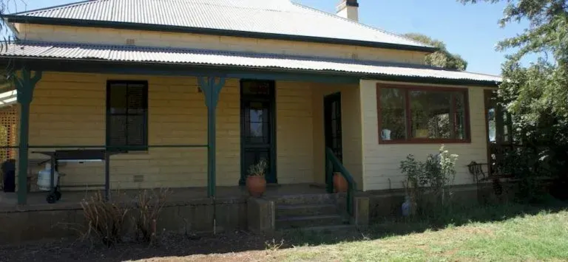 Rosnay Organic Vineyard, Olive Grove, Figs and Farmstay