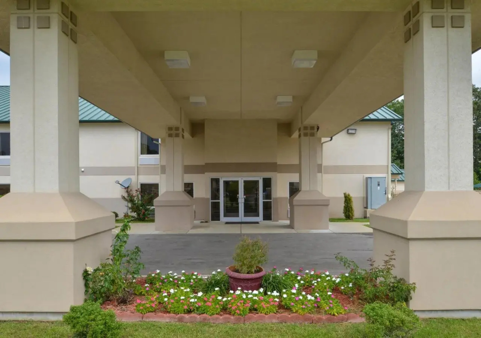 Star City Inn & Suites