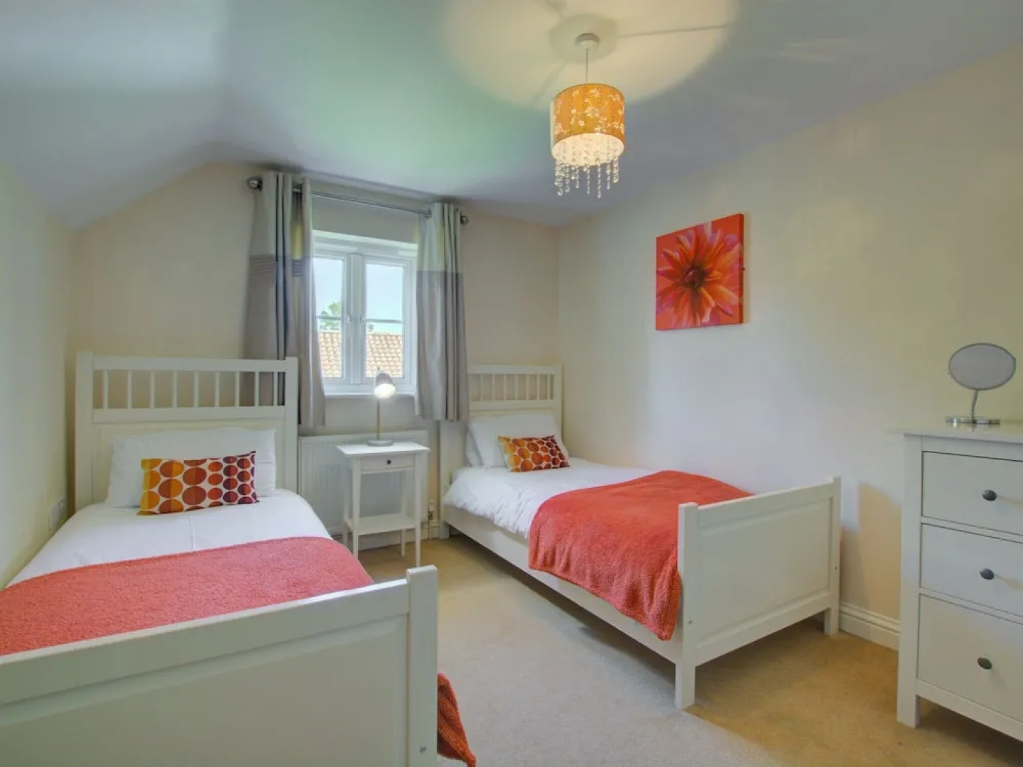 Beautiful Holiday Home With Private Garden and Close to the sea