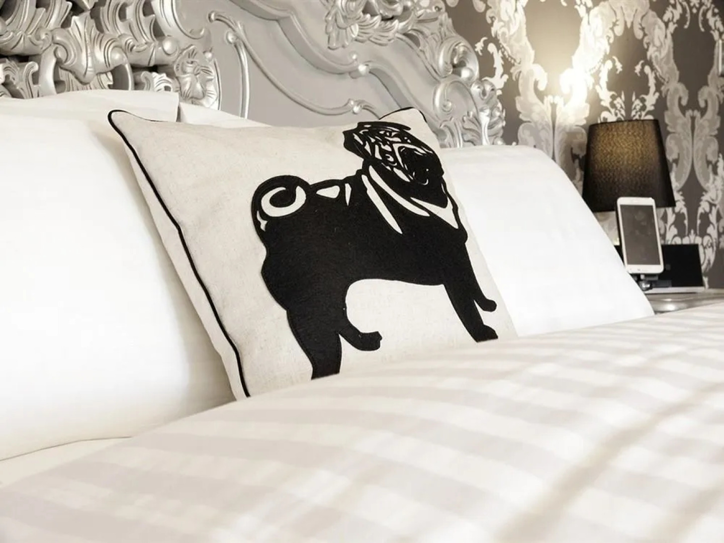 The Three Horse Shoes