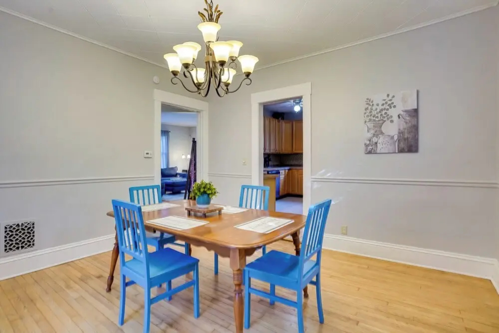 Walk to Syracuse Campus: Family-friendly Home!