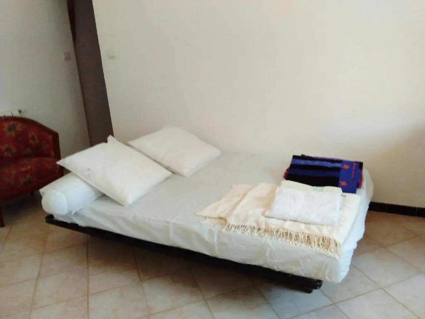 Villa de 2 chambres avec piscine privee jardin et wifi a Mormoiron