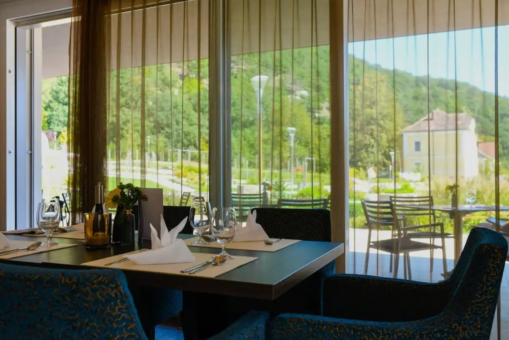 NUHR Medical - Hotel & Restaurant