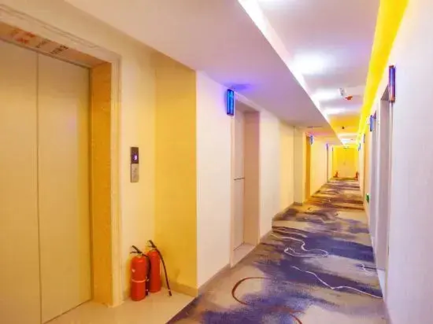 Yangting Hotel (Ganzi Batang Bus Station)