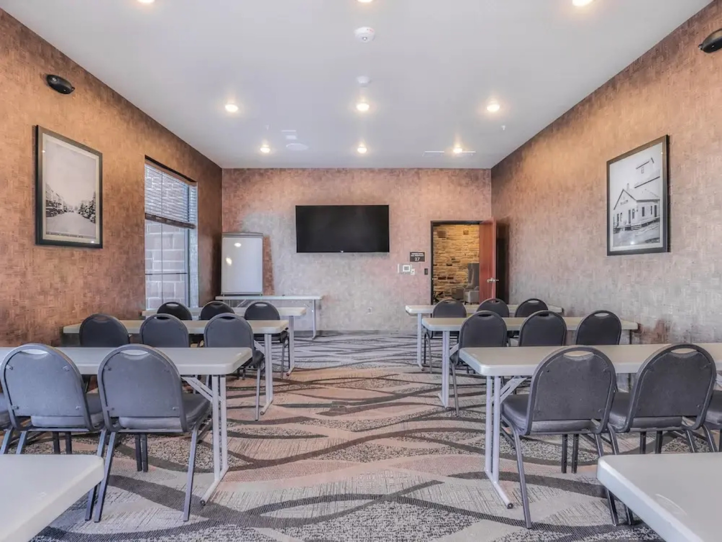 Cobblestone Hotel & Suites - Rhinelander