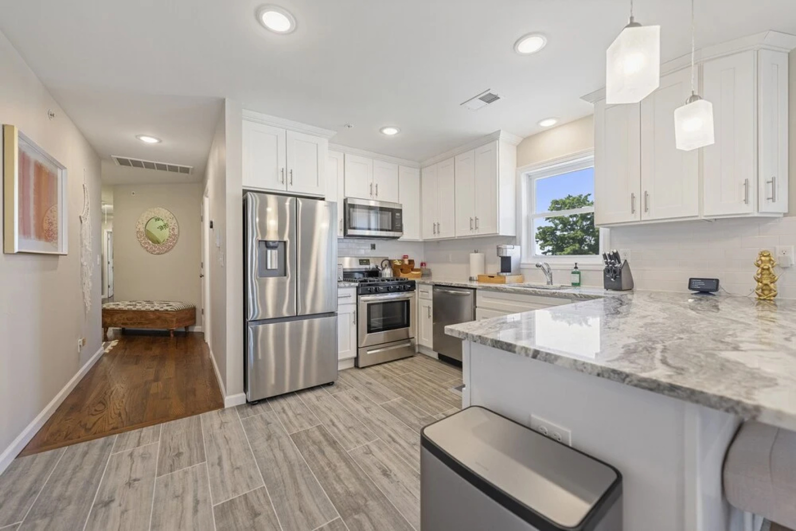 Simon Stays - Thai Oasis