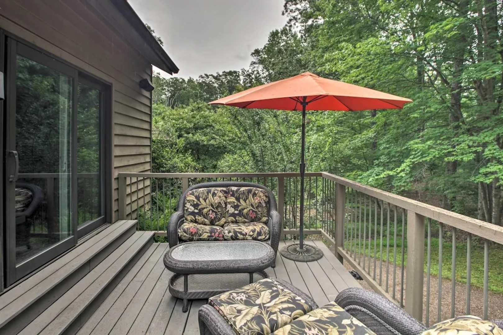 The White Elephant Inn Getaway w/ Pool & Hot Tub!