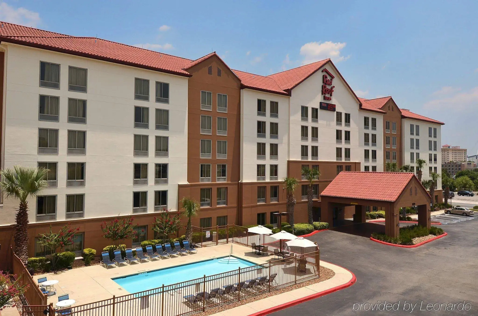 Red Roof Inn PLUS+ San Antonio Downtown - Riverwalk