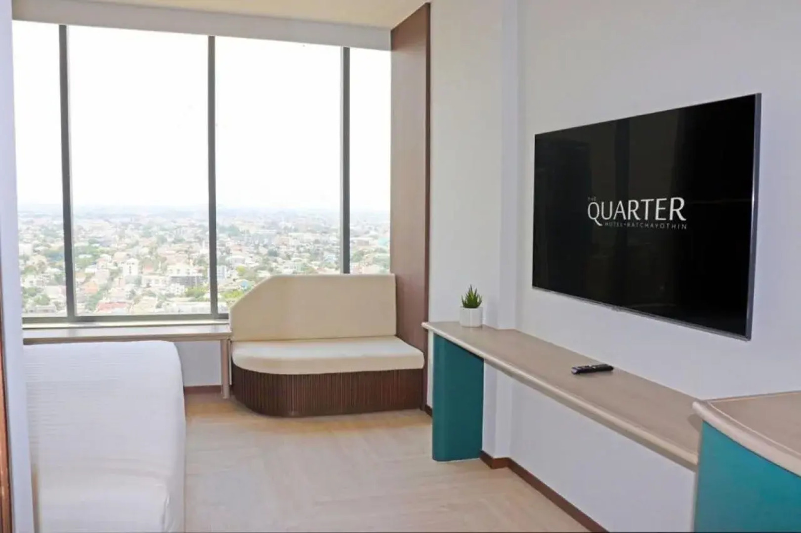 The Quarter Ratchayothin by UHG