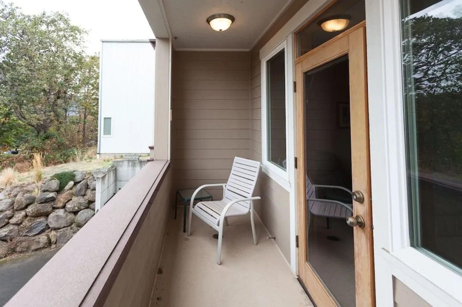 Columbia West 3 Bedroom Condo by RedAwning