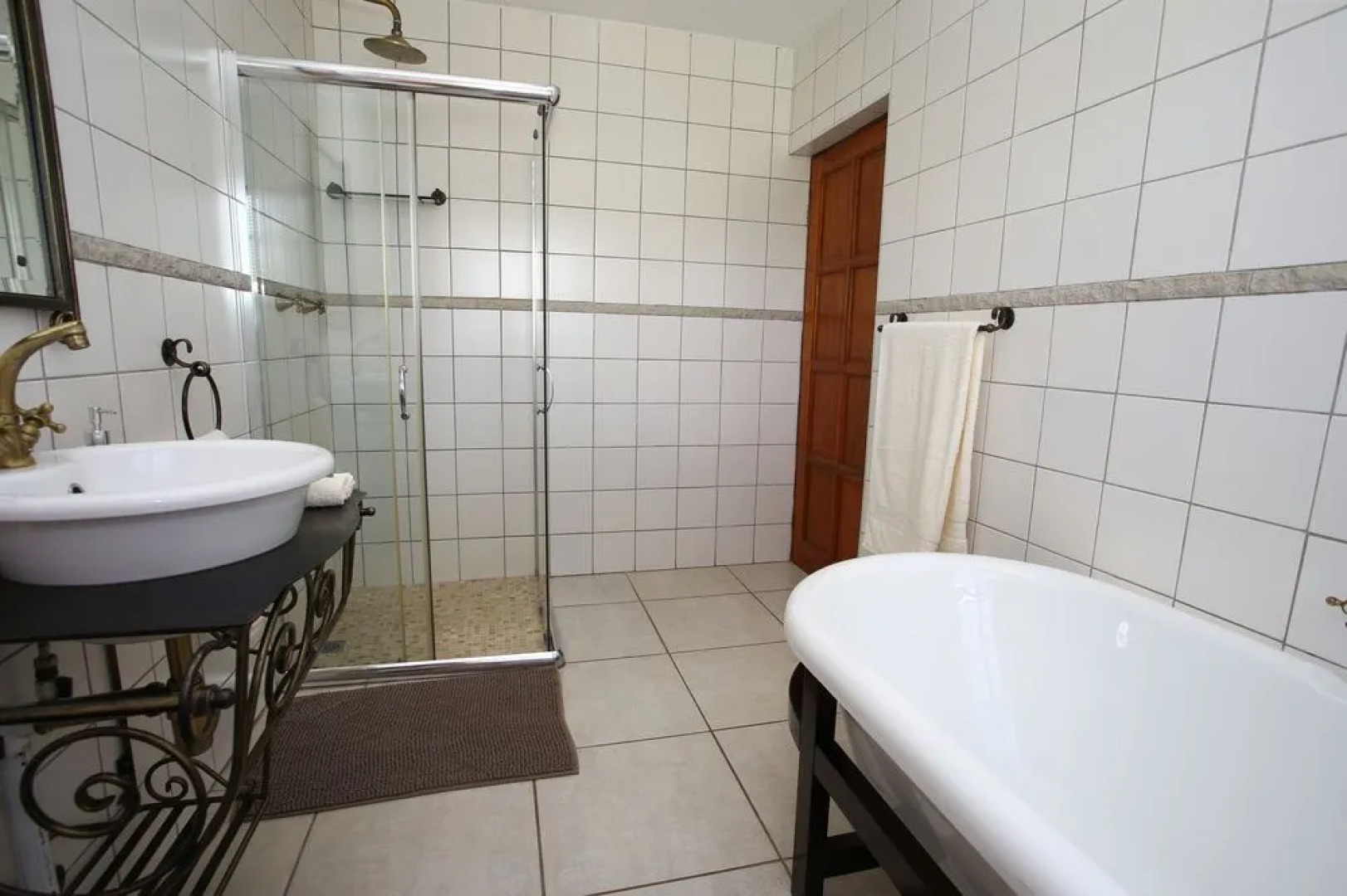 Roundstone Mountain Biking & Game Lodge