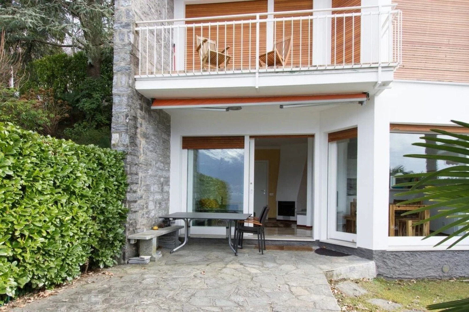 Stunning Lakeside Villa With Direct Lake Access, Mooring, Near Restaurant, Wifi, BBQ