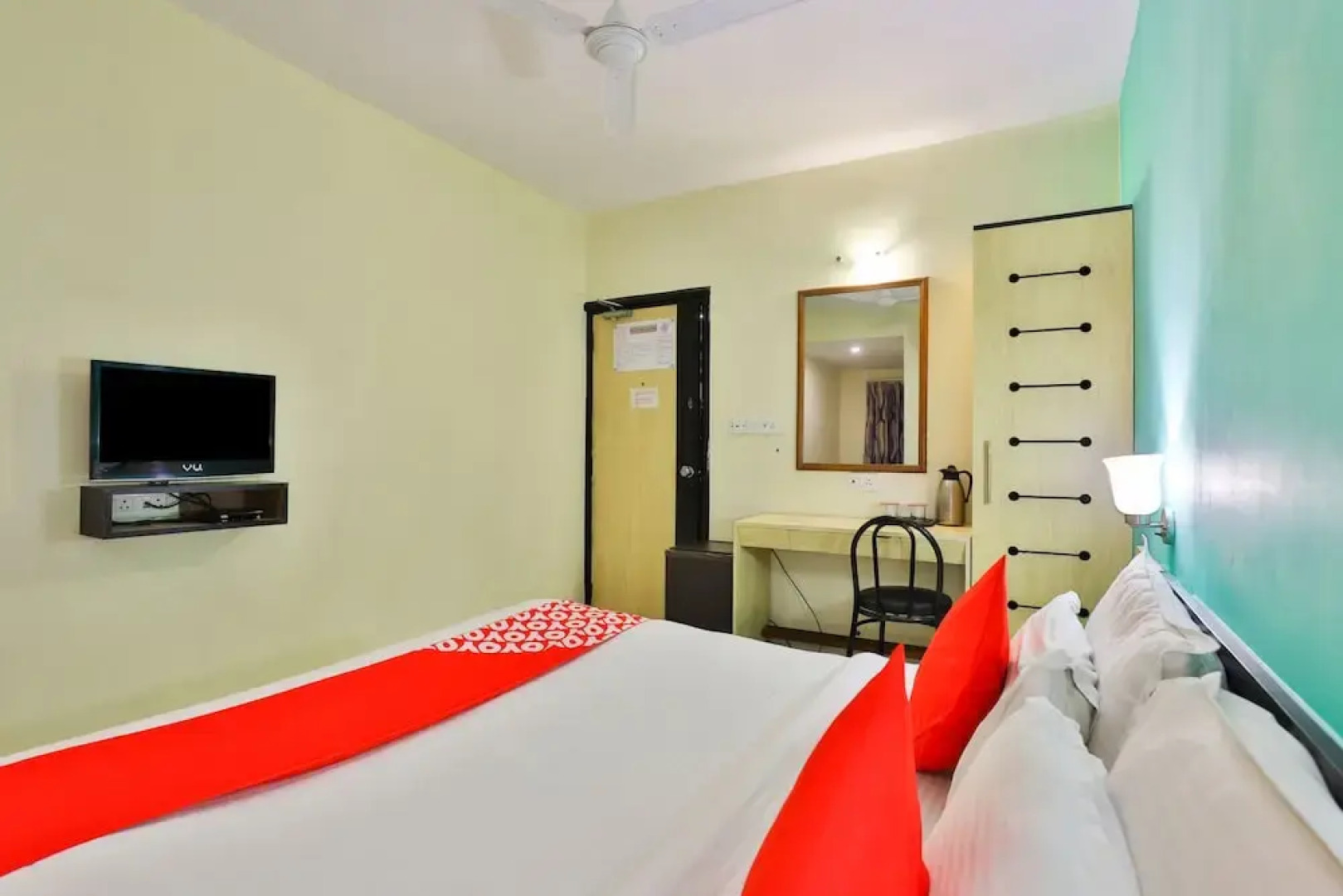 OYO 3975 Golden Star Country club