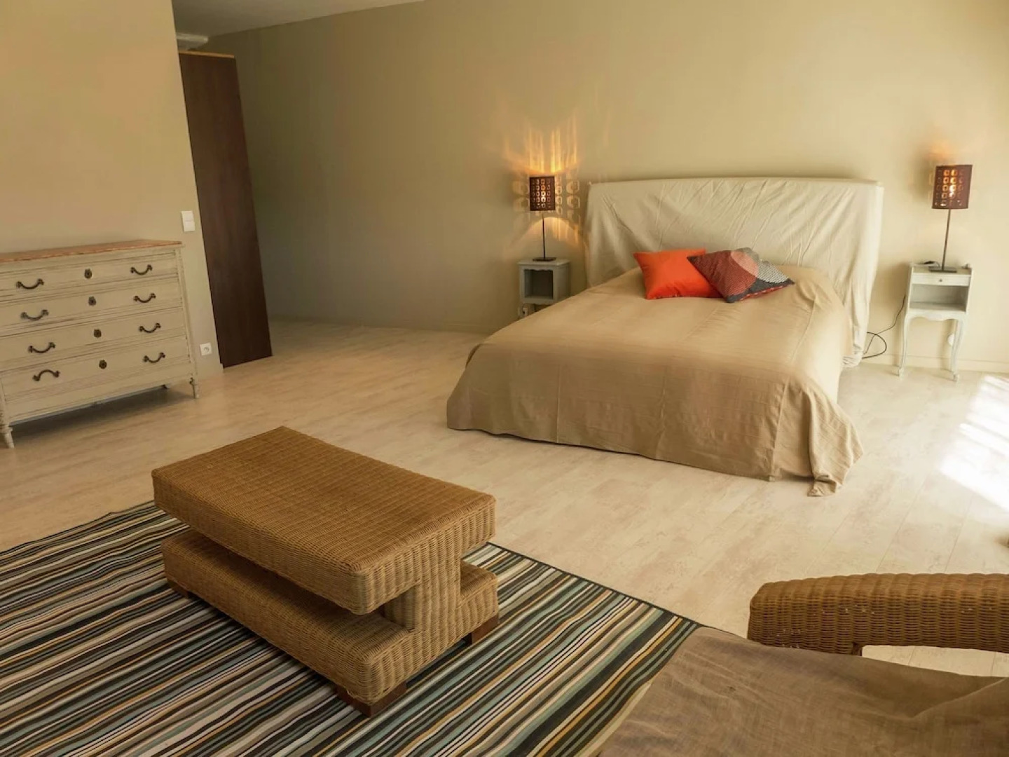 Stunning Holiday Home With Swimming Pool in Loupia