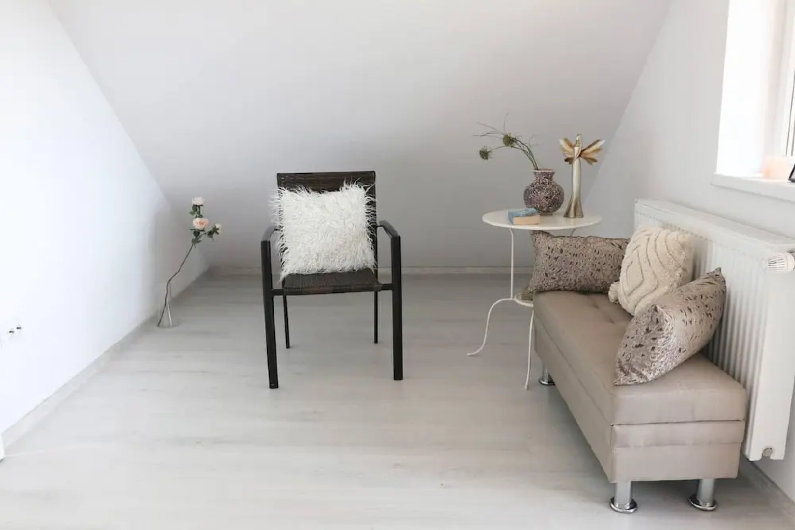 Impeccable 2-bed House in Albești