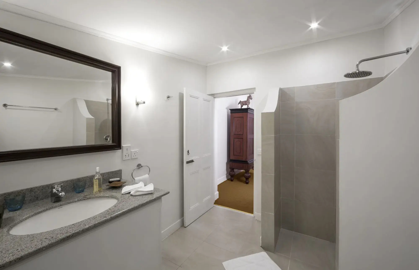 Hill Rise Luxury Villa & Stables by Edwards Collection