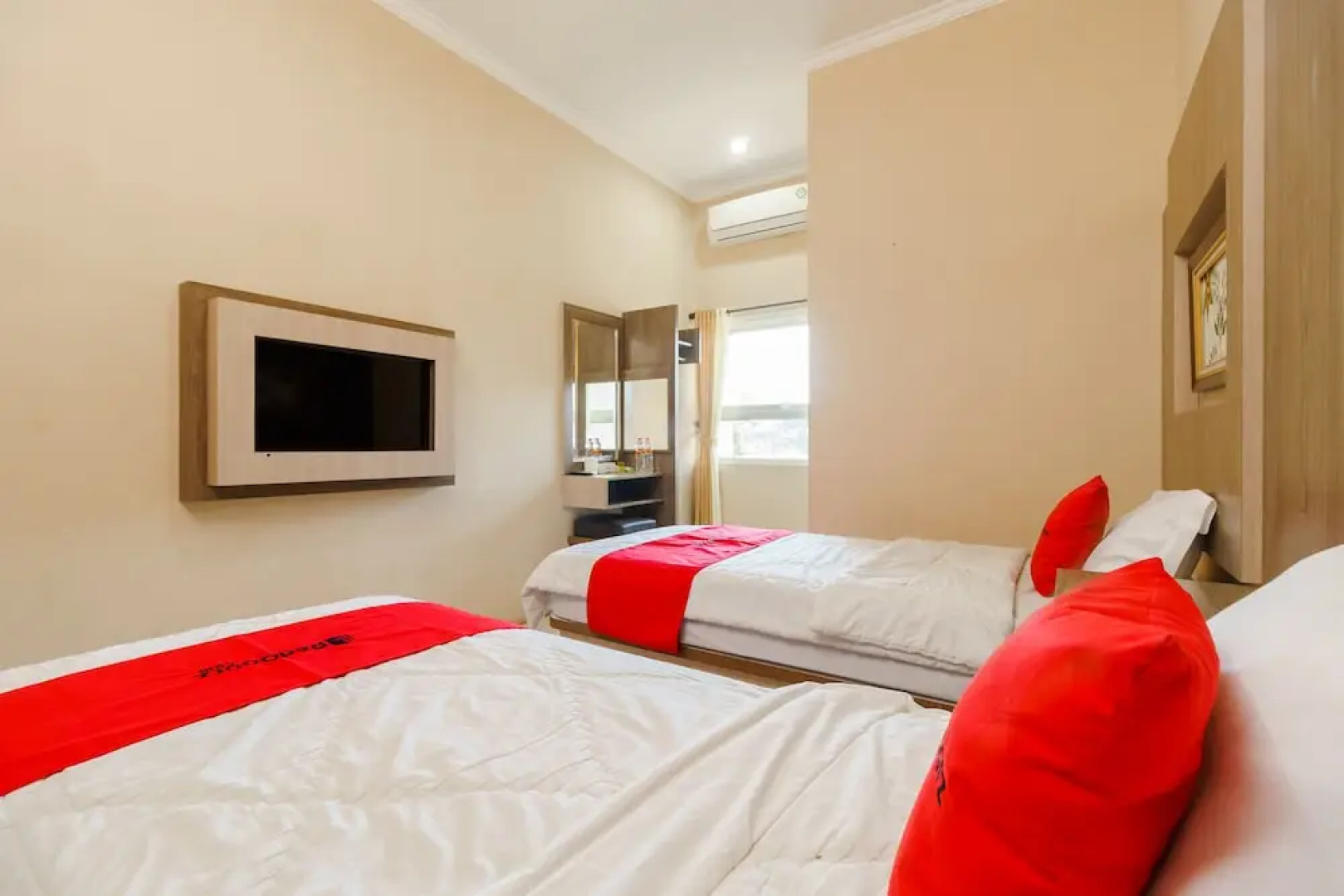 Montana Hotel Kuningan by RedDoorz