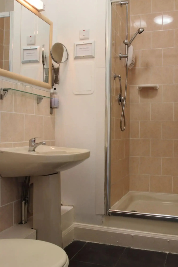 Отель Edinburgh Thistle