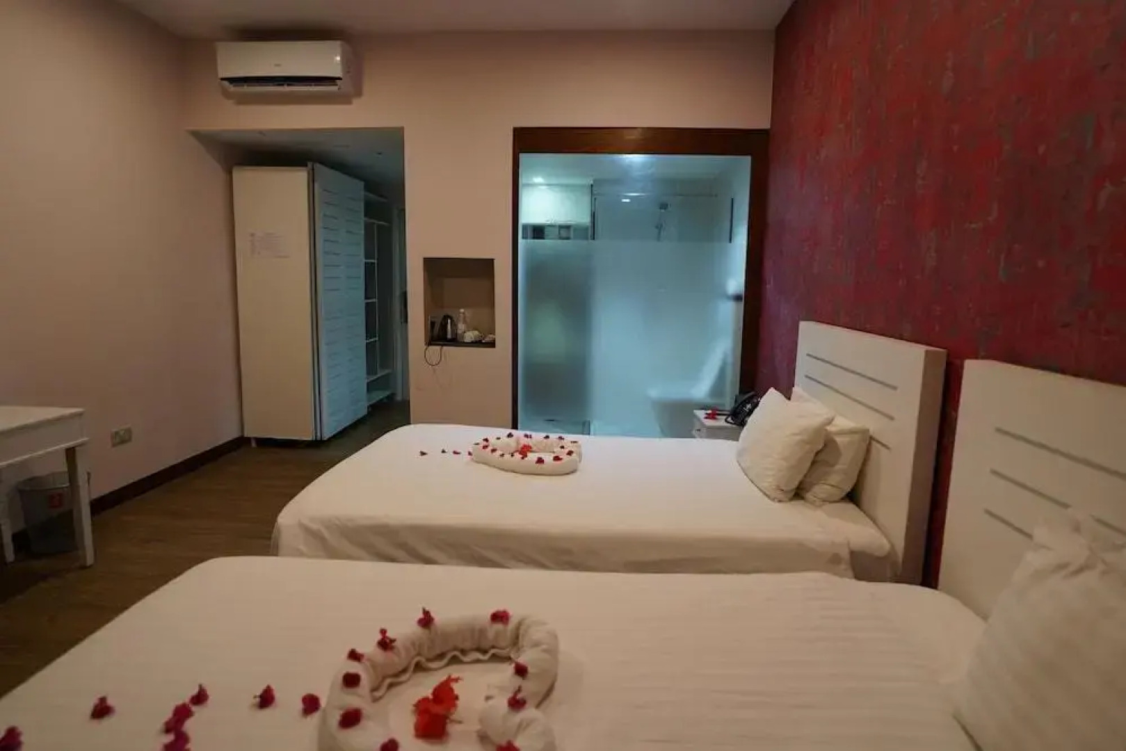 Cristal Itsandra Beach Hotel