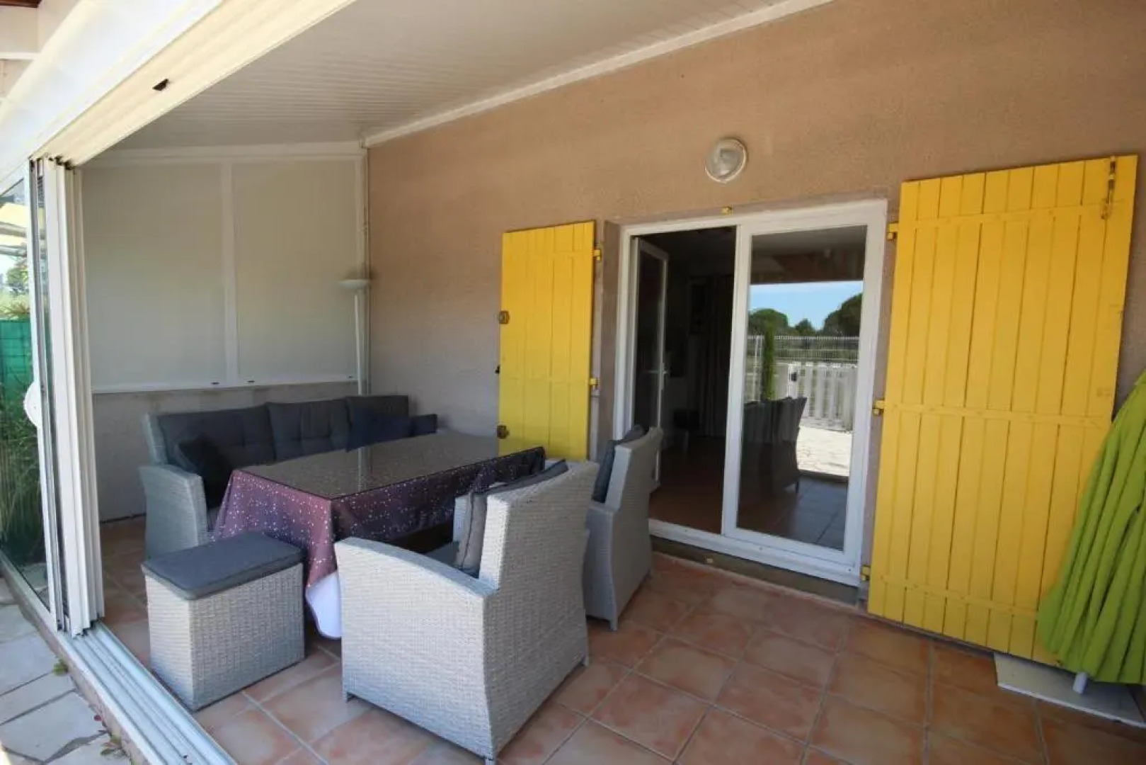 Belle villa 2 chambres terrasse vue réserve naturelle dans résidence sécurisée avec piscine commune 800m de la mer LRCS50