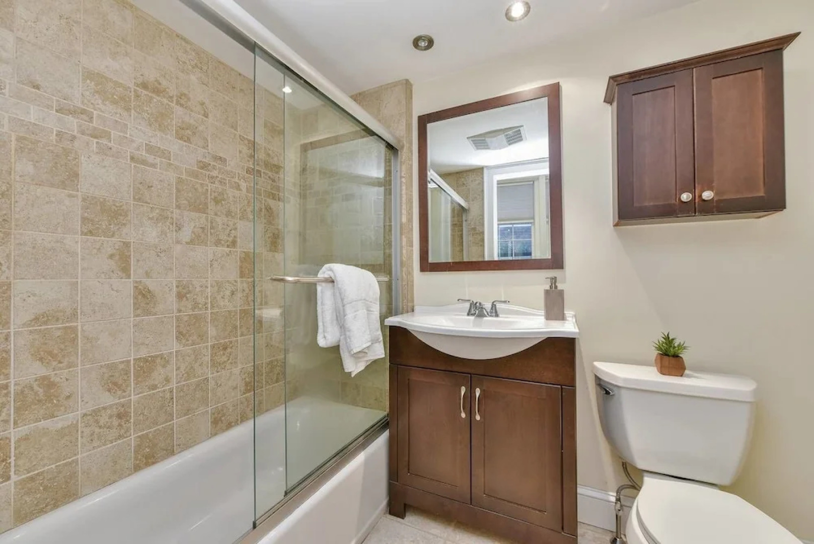 Spacious 1 BR Apt in Beacon Hill by Domio