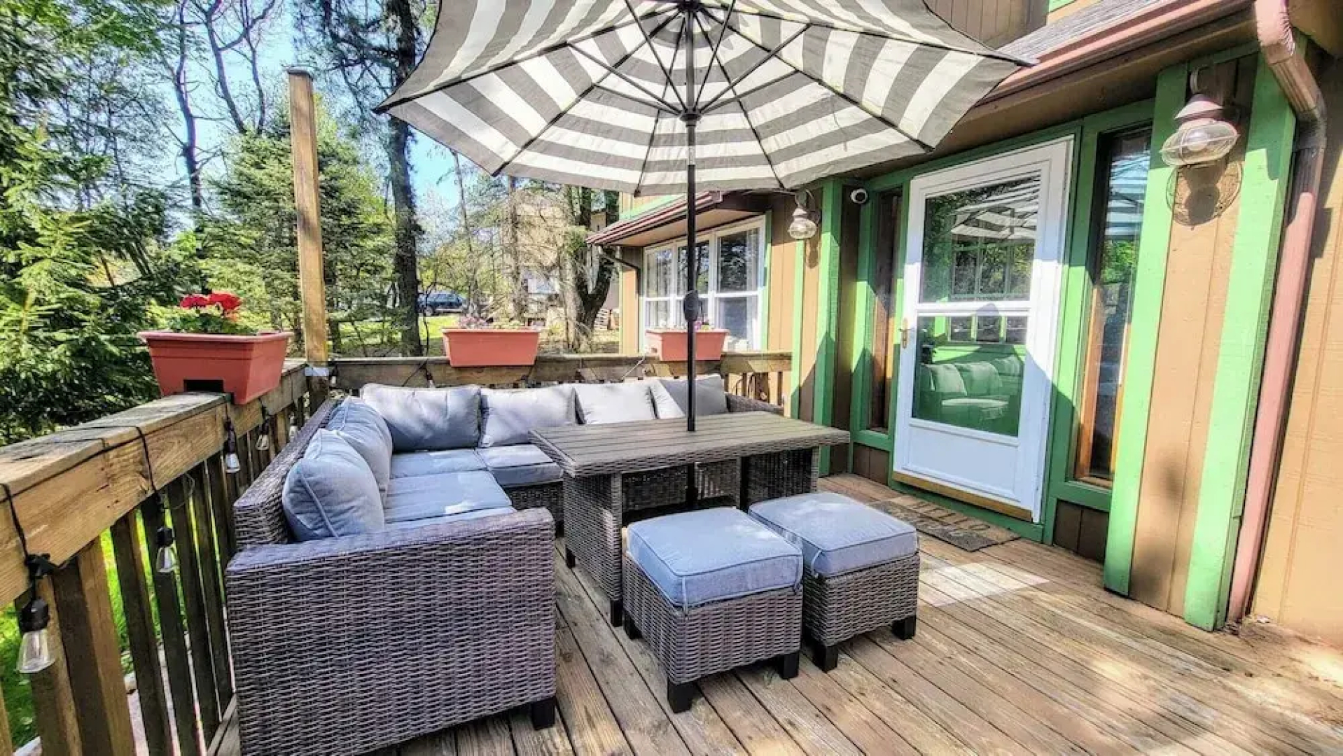 The Wooden Nest by Avantstay Deck, Big Yard w/ Hammocks & Fire Pit