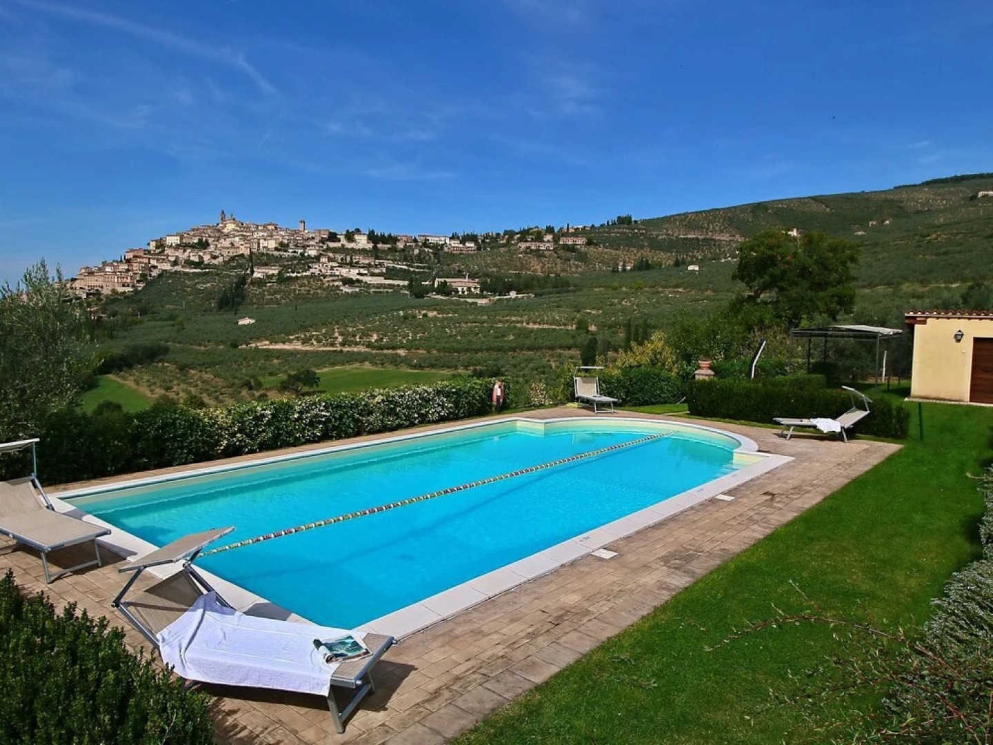 Quaint Farmhouse in Trevi With Swimming Pool