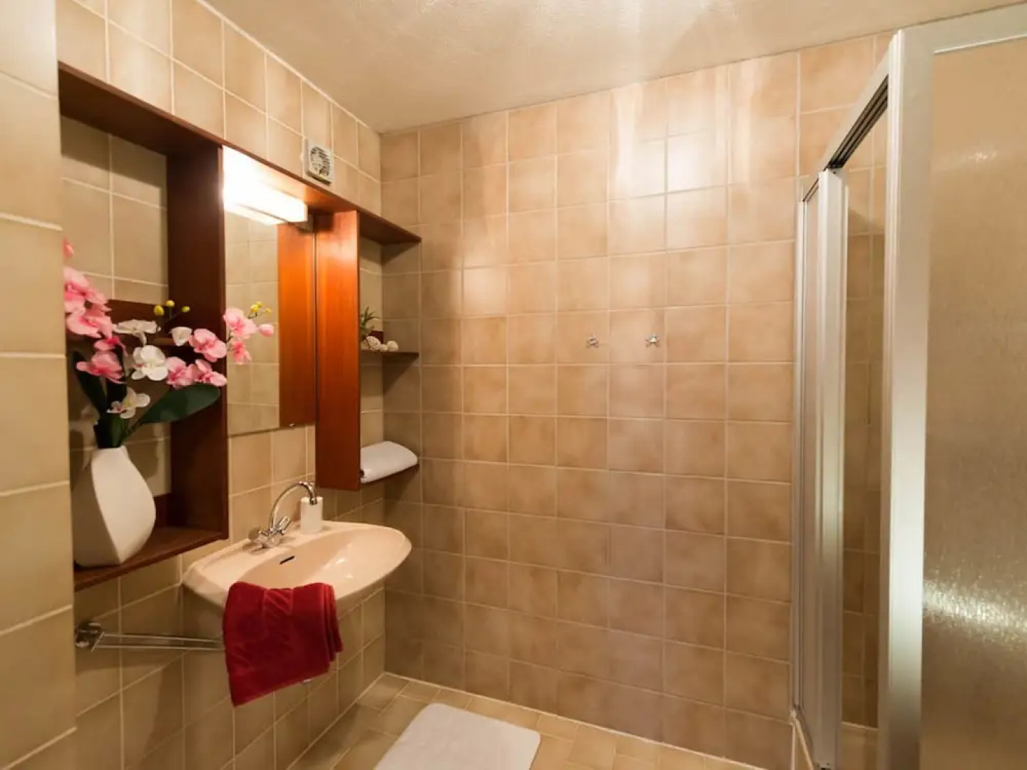 Ground Floor Apartment With Oven, at a Nature Reserve Area