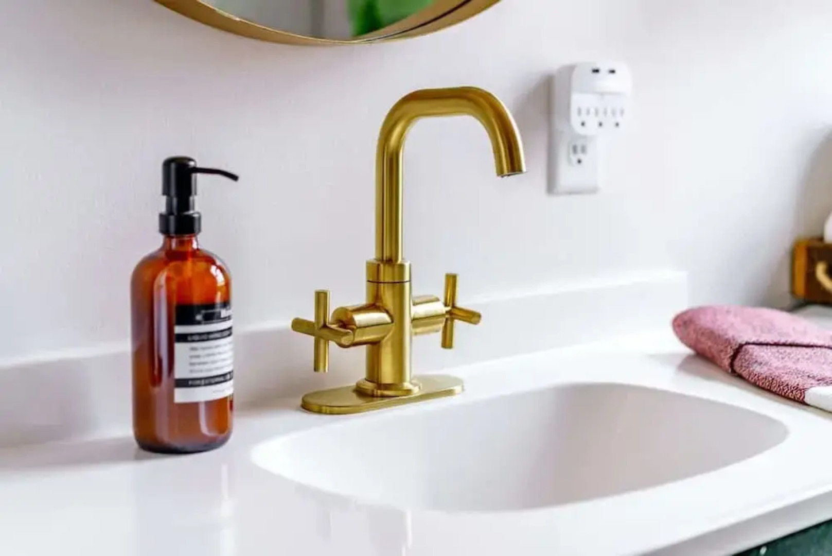 Prime Location Top Rated Clean Parking Free