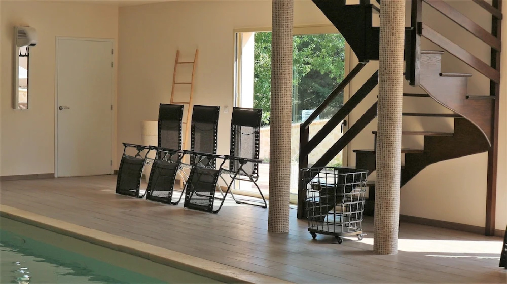 Maison avec piscine intérieure